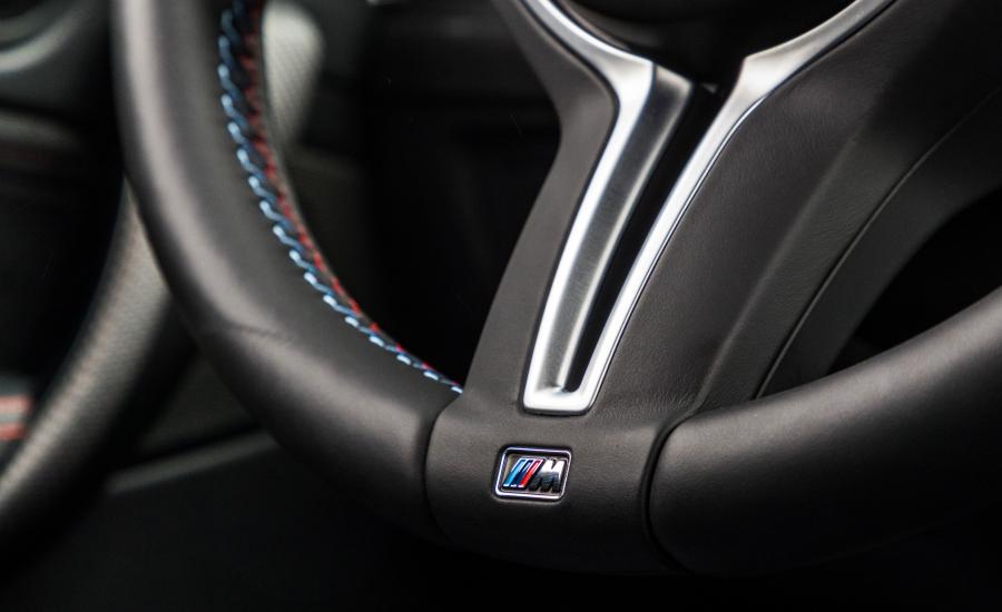 Детали интерьера BMW M2 Competition (F87) 2018 года  (NA) (фото 23 из 40)